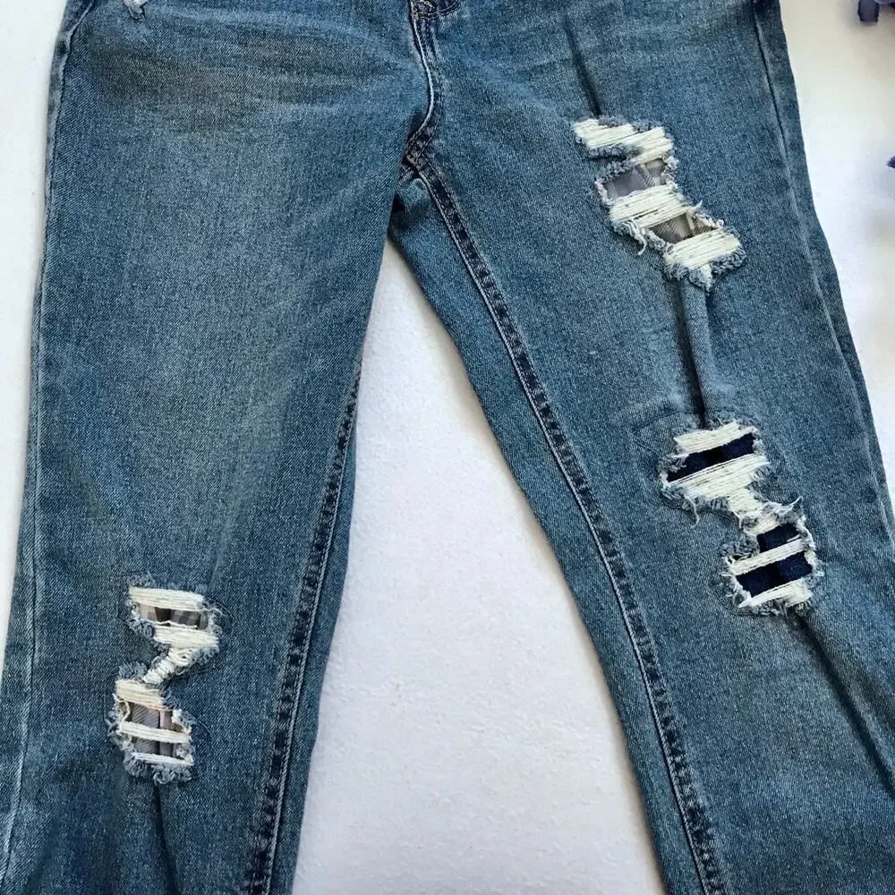 Vanilla Star NWT Rip and Repair Skinny Jeans Juniors/Women 9/29
